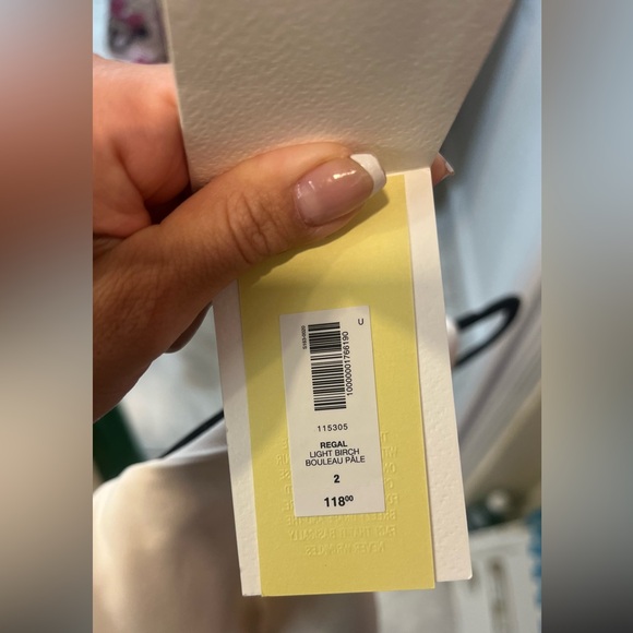 Aritzia- Wilfred Linen Vest in Cream - Picture 4 of 4